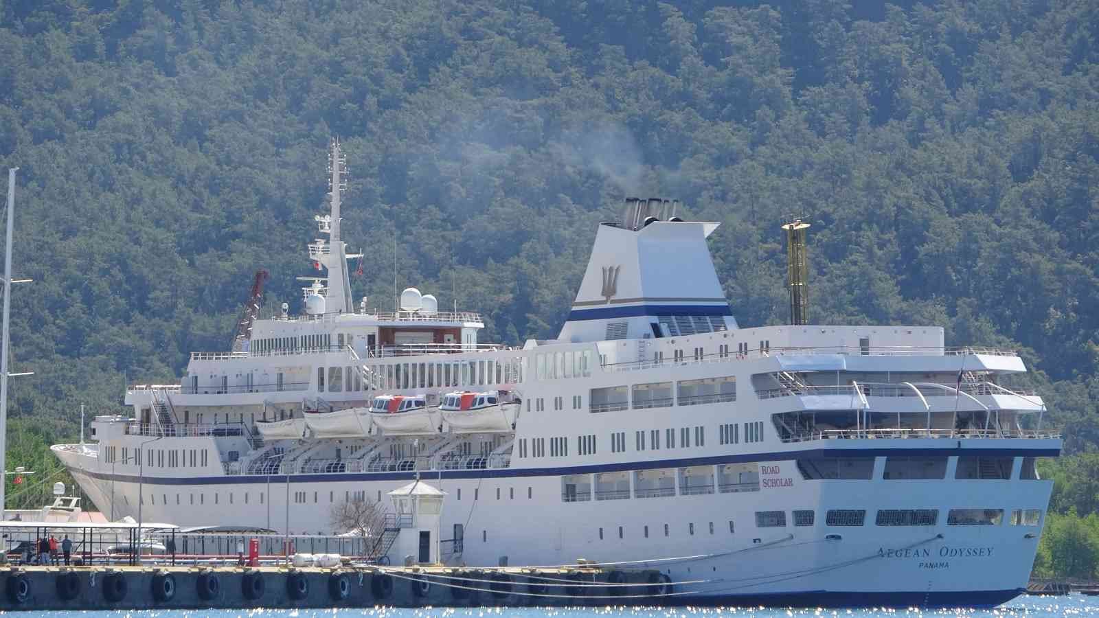 Dev yolcu gemisi Marmaris Limanı’na demir attı