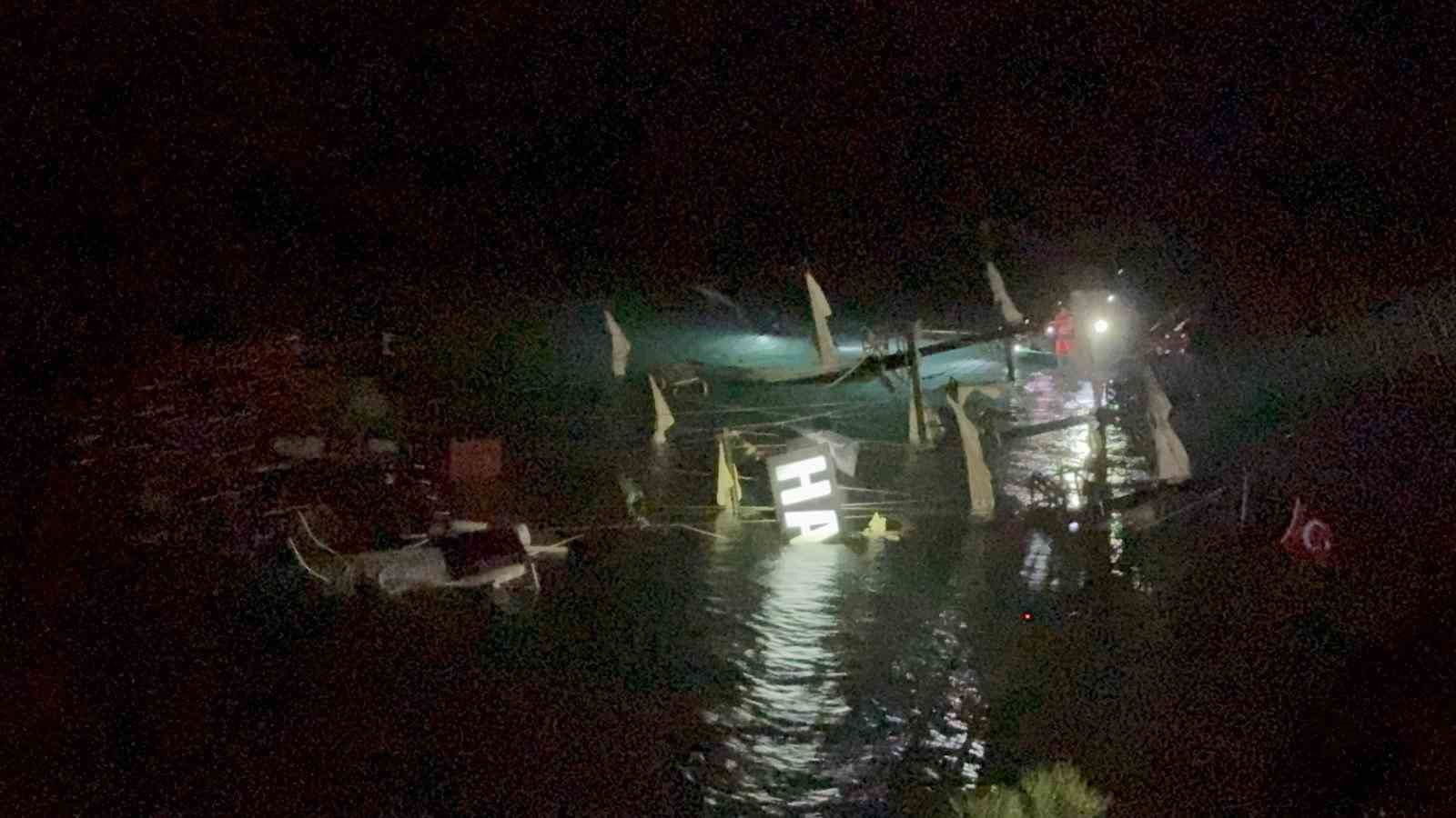 Tur teknesi kayalıklara çarpmıştı, bir kişinin cansız bedenine ulaşıldı