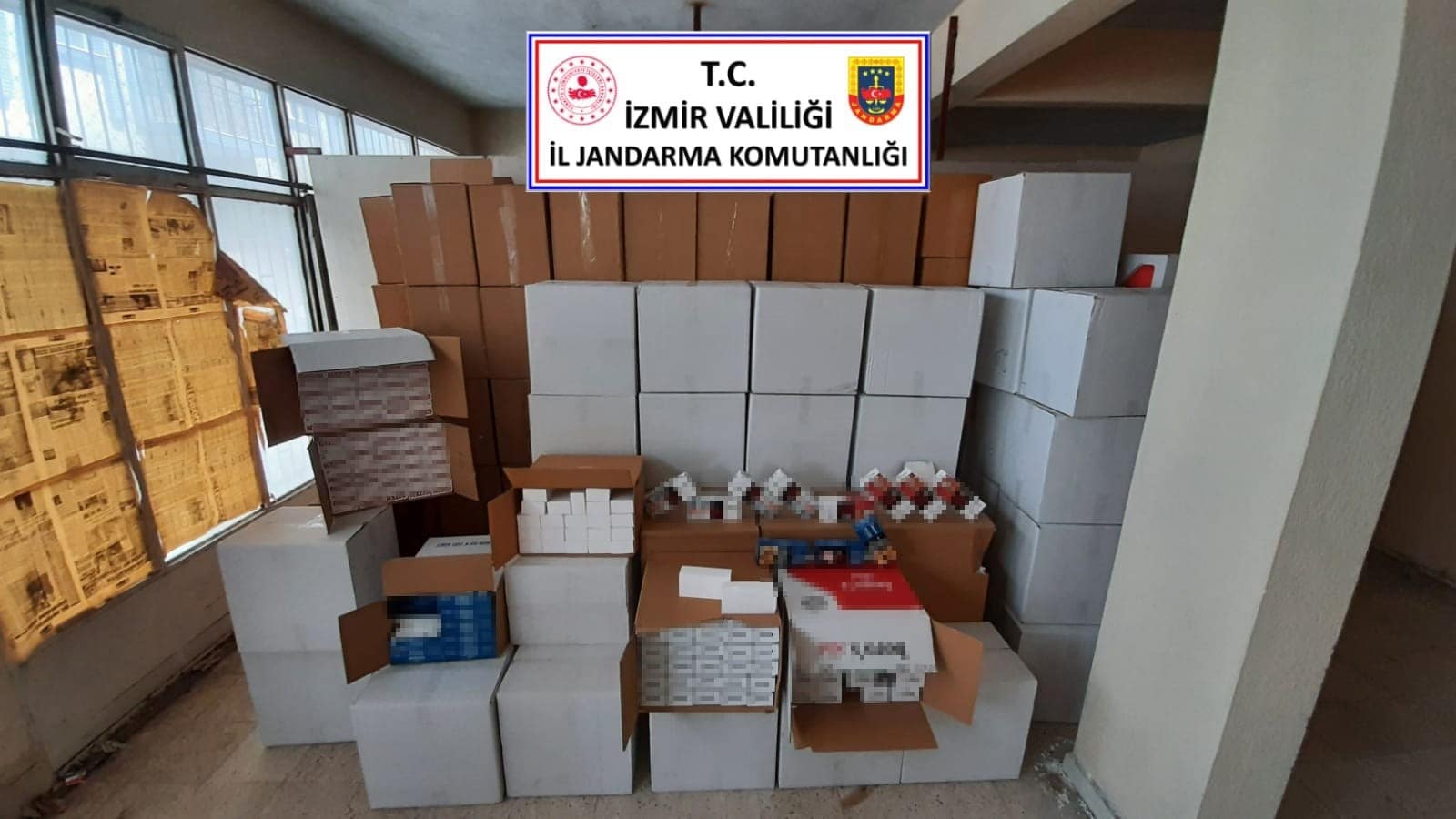 İzmir’de iki adrese kaçak sigara operasyonu: 2 gözaltı