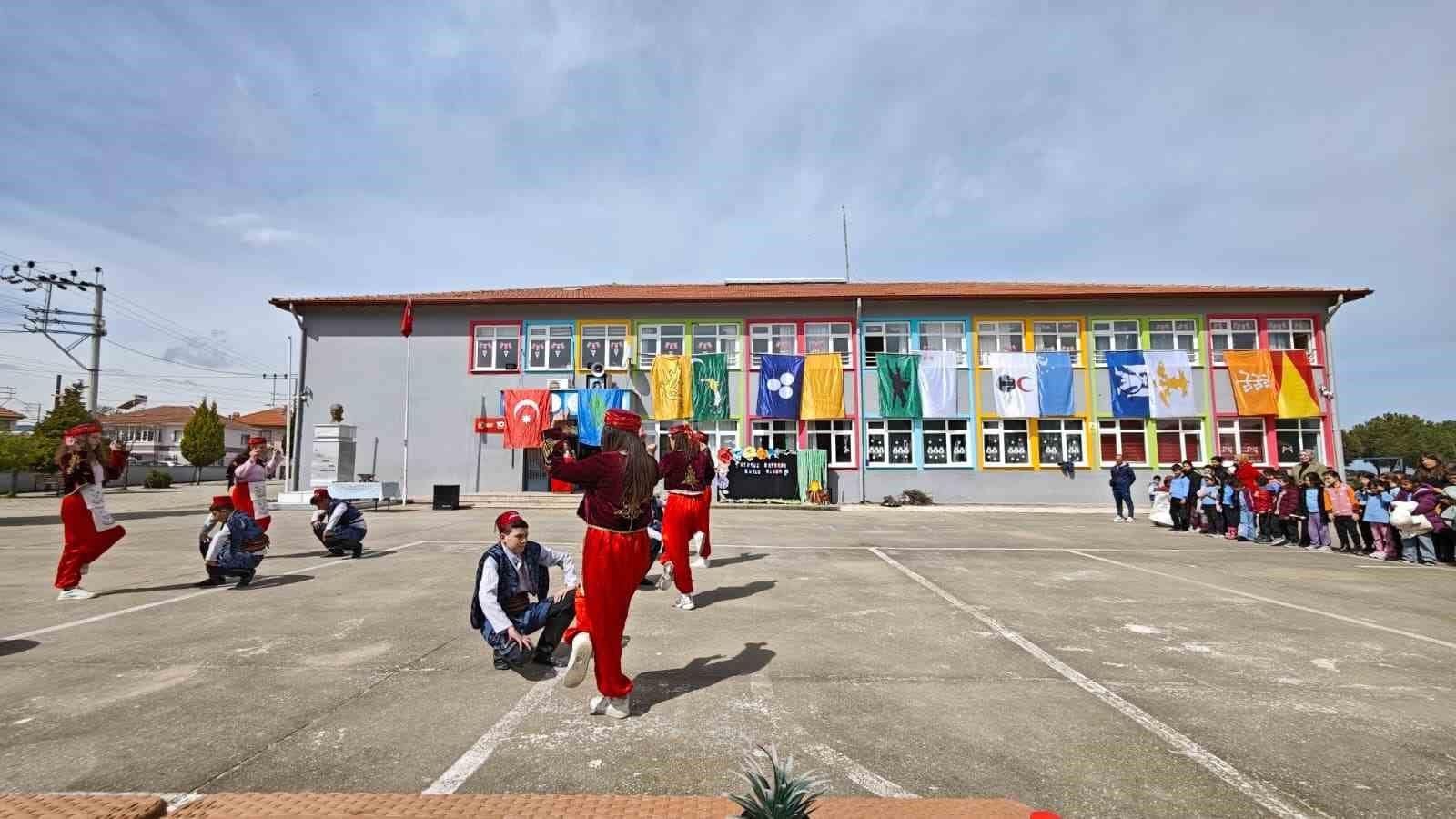 Sarıgöl’de 400 fıstık çamı toprakla buluştu