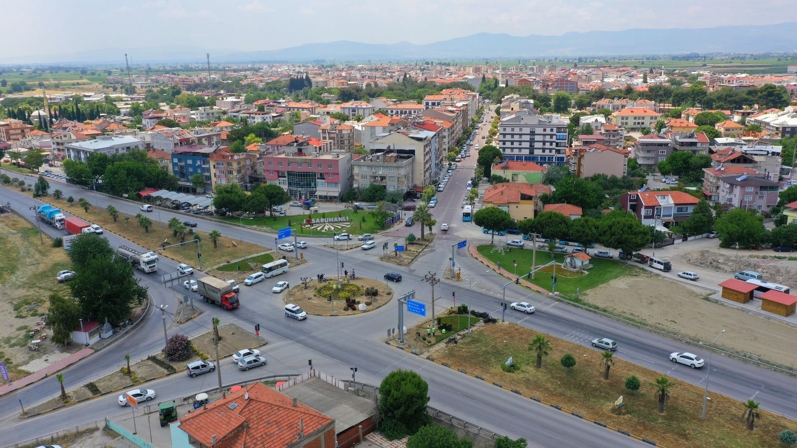 Saruhanlı kavşağında peyzaj düzenlemesi başladı
