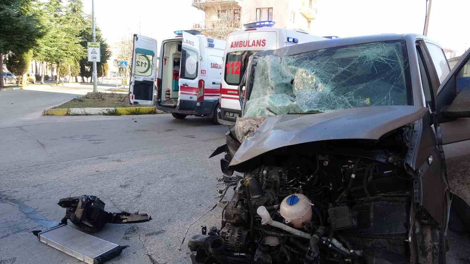 Uşak’ta meydana gelen kazada 4 kişi yaralandı
