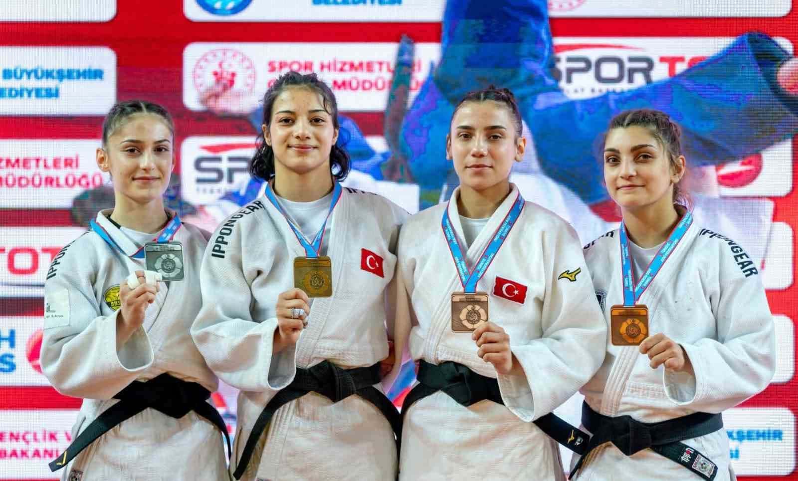 Yunusemreli judocular Trabzon’dan çifte madalya ile döndü