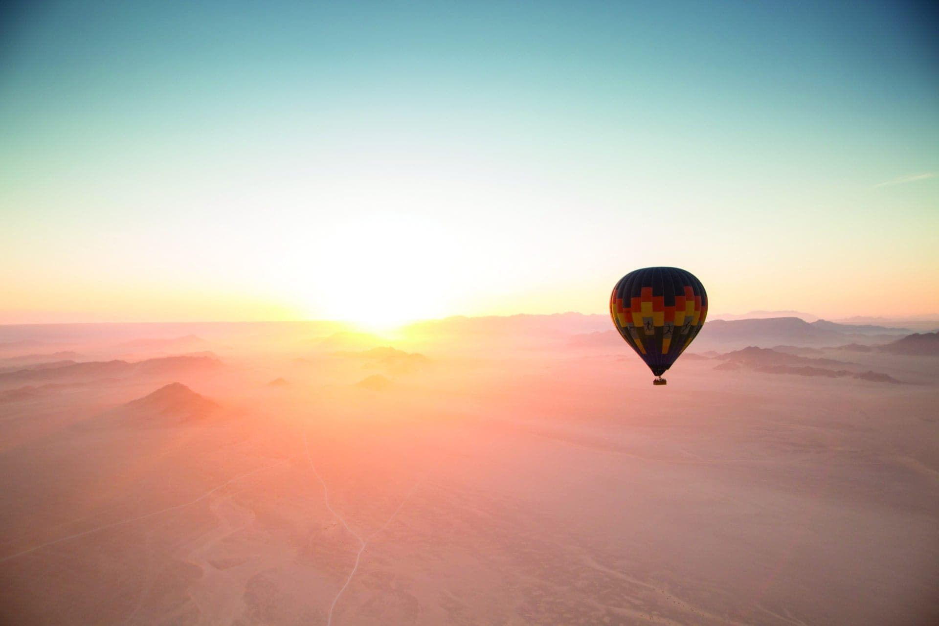 Hot-Air-Balloon-Flight-andBeyond-Sossusvlei__1_