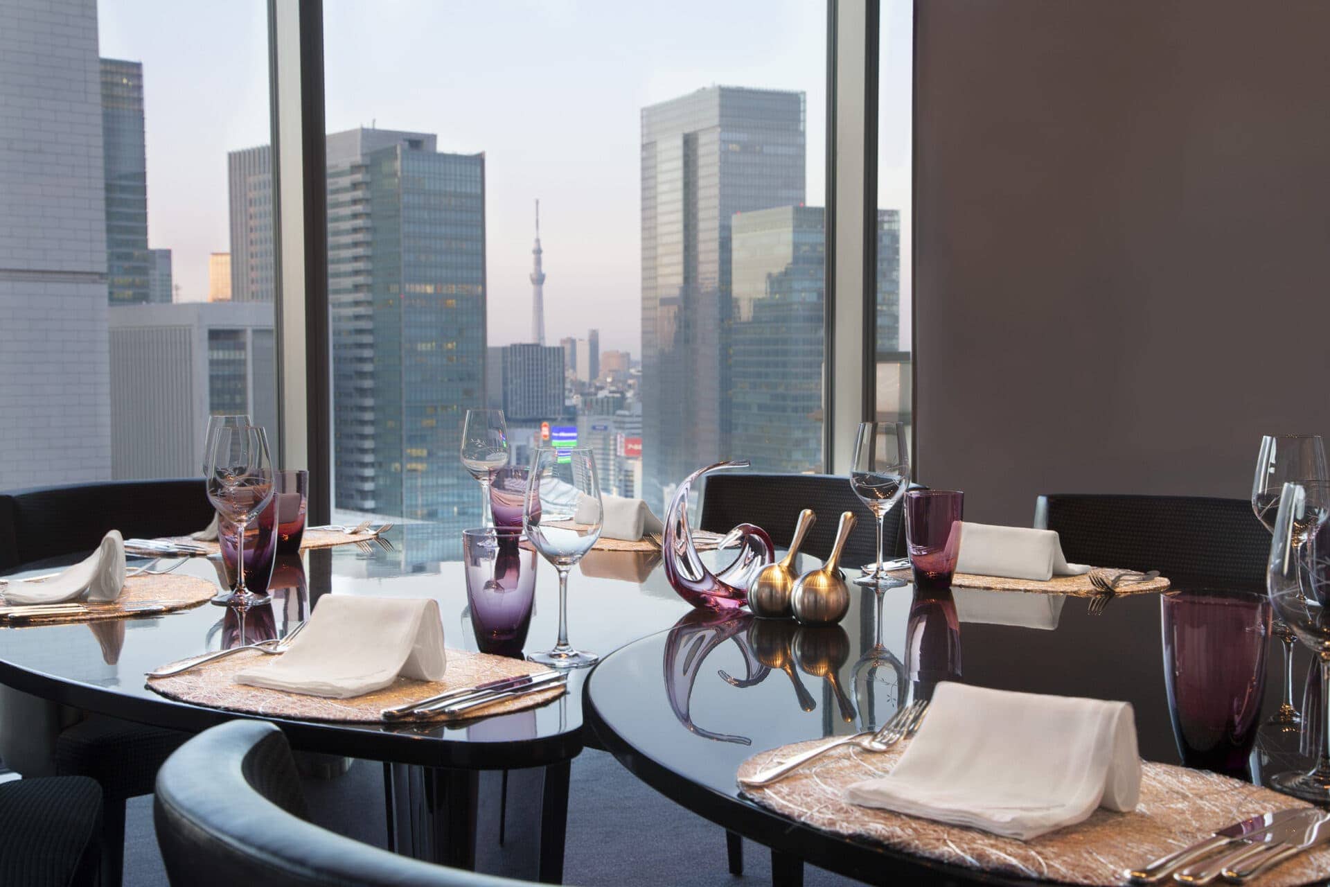 10-the-peninsula-tokyo-peter-semi-private-dining-area