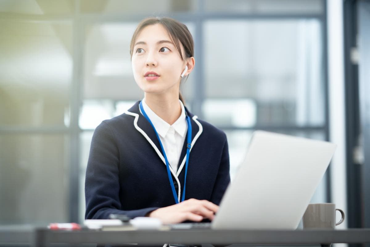 新卒で入社する特徴や強みは？中途との違いから解説