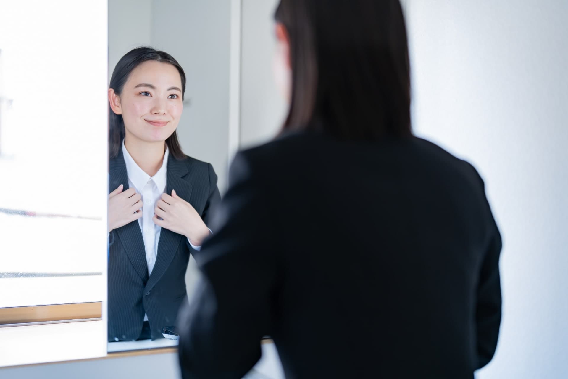 就活時のビジネスカジュアルで服選び以上に大切な身だしなみの基準