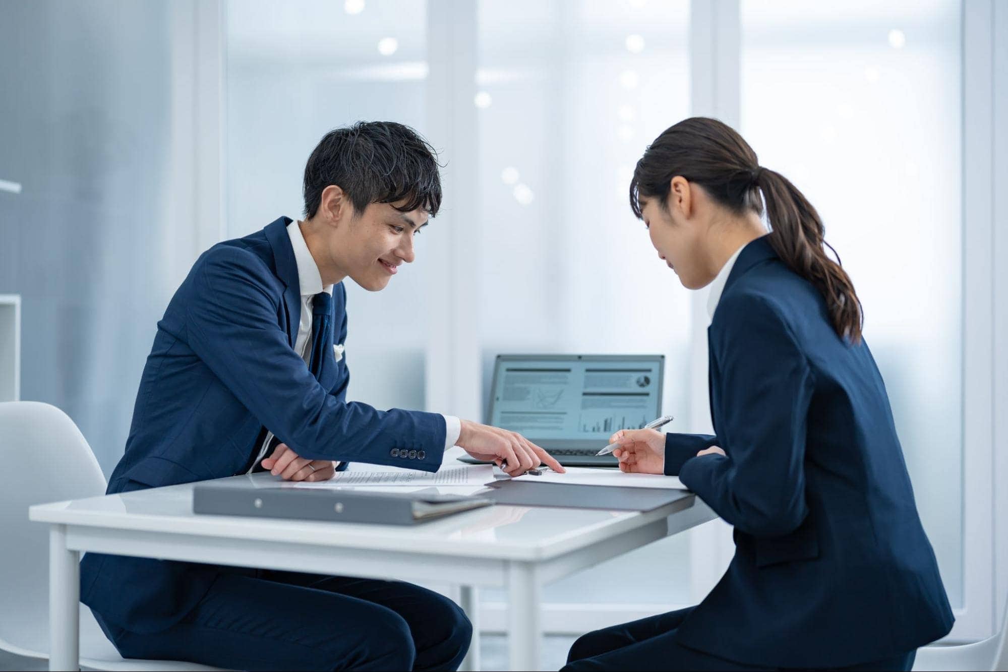 怪しい就活アドバイザーはごく一部のみ！信頼できる人物を見極めよう