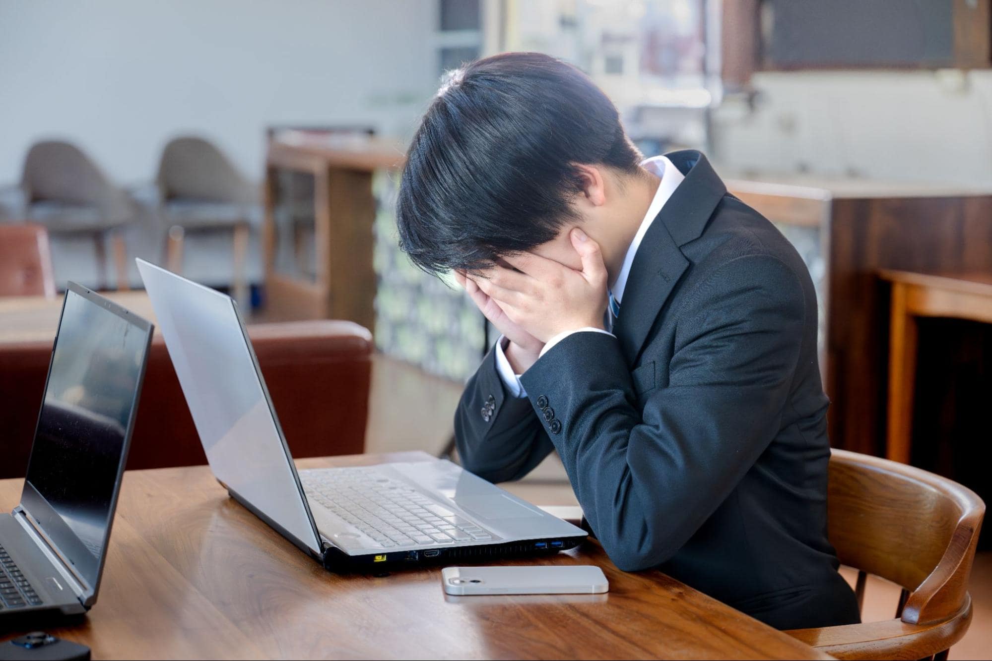 新卒入社を後悔する理由や割合は？辞める前に考えるべきことも解説