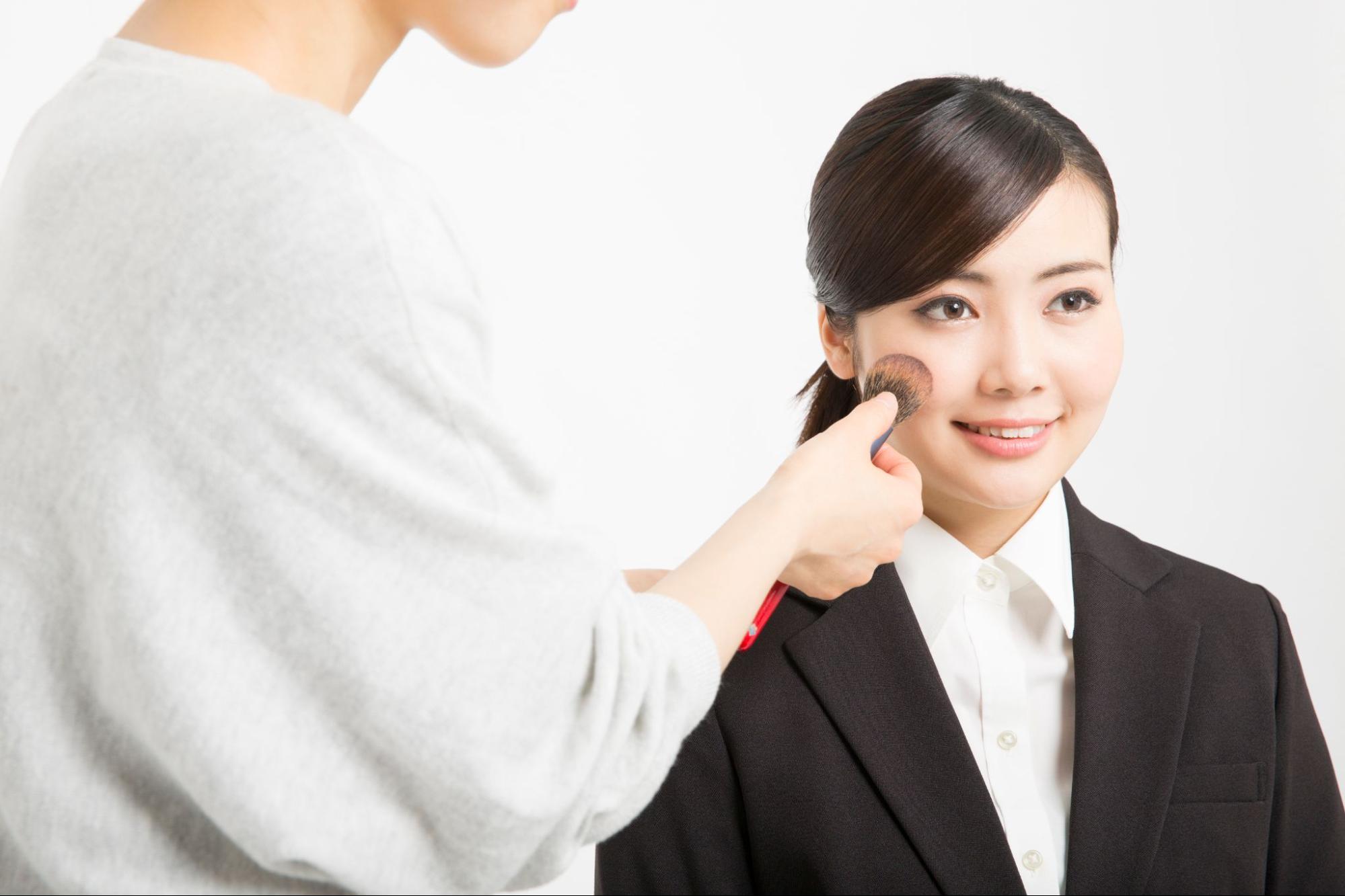 【女性の場合】就活の証明写真に適した髪型