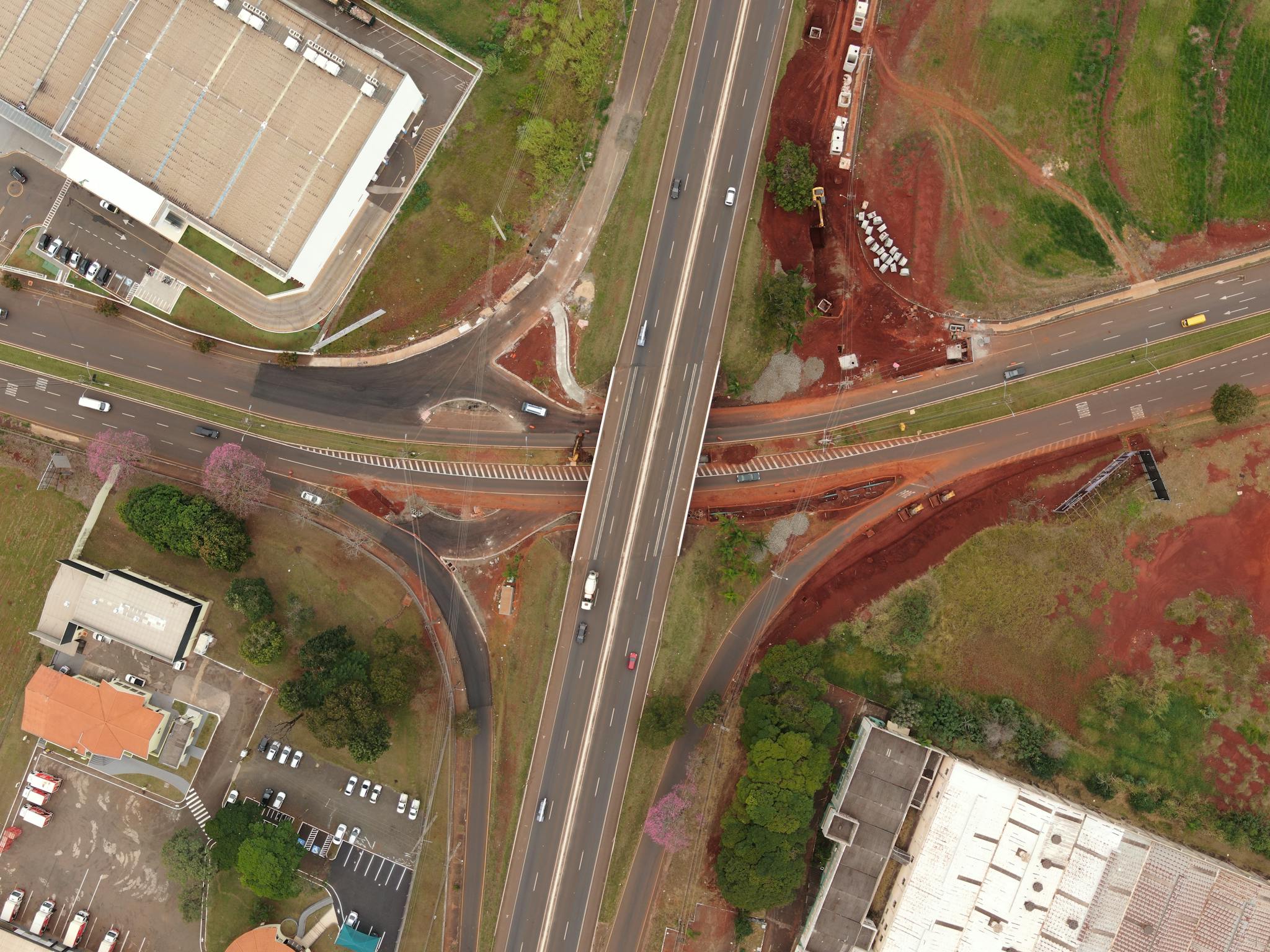 Aerial shot of a highway intersection in Londrina, Brazil showcasing urban infrastructure and traffic.