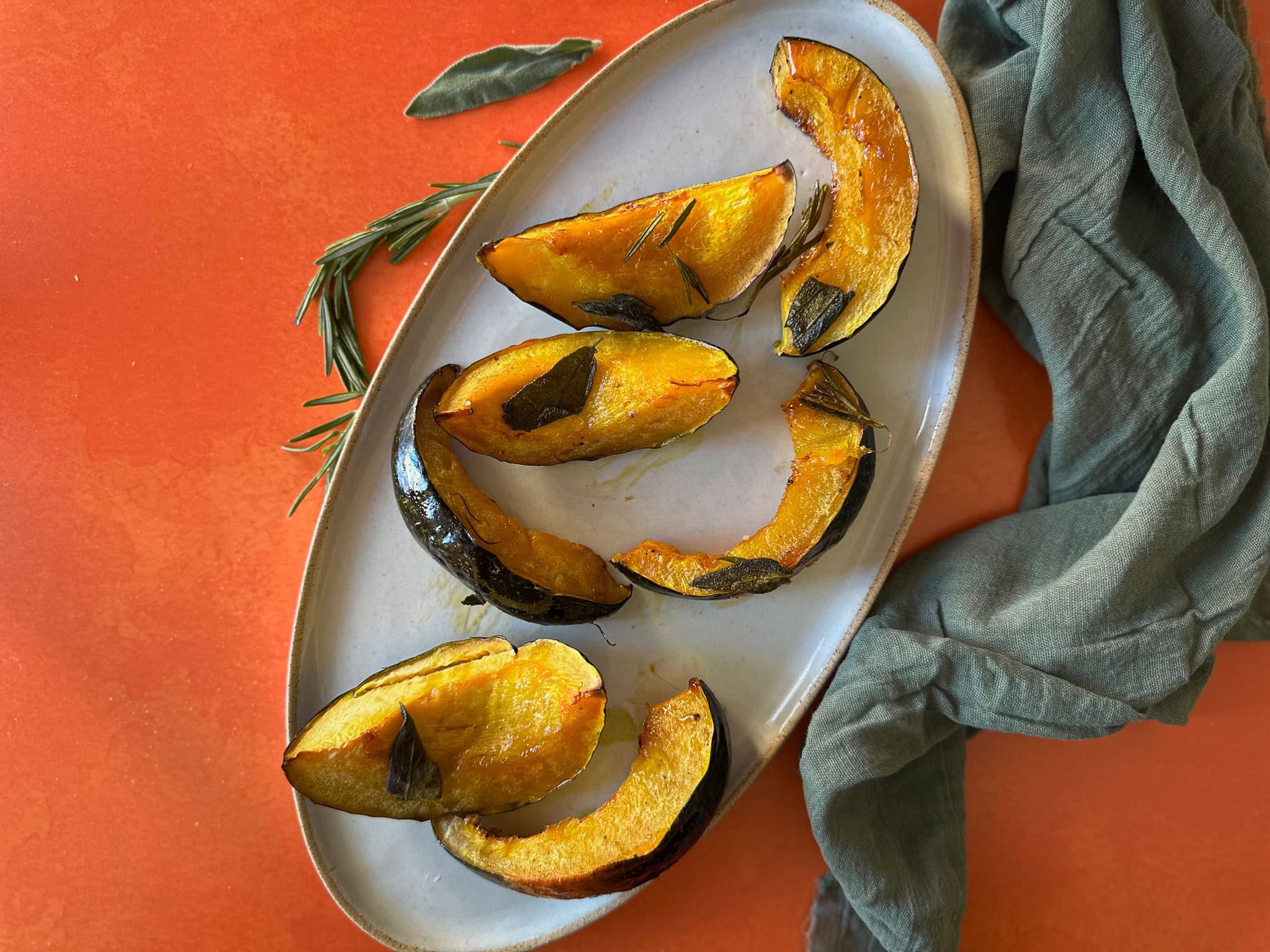 Perfect Roasted Acorn Squash Recipe (With Maple Syrup & Sage)