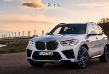 BMW lancerà un'auto a idrogeno nel 2028 in collaborazione con Toyota. Scopri di più sul futuro del SUV a celle a combustibile basato sulla X5.
