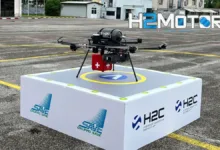 I droni a idrogeno arrivano all’aeroporto di Padova con il progetto di SAVE e H2C, rivoluzionando la logistica sanitaria con un sistema ecologico e innovativo.