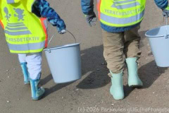 Mit-Eimer-unterwegs-1