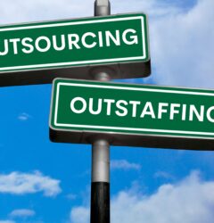 outsourcing vs outstaffing