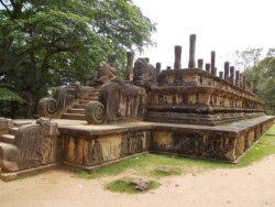 Sri Lanka - hram - biblioteka - kralj - polonaruva - kraljevstvo - budisti - hinduisti - monasi
