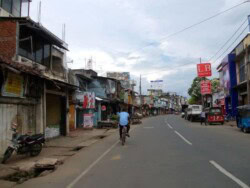 Sri Lanka - kendi - kandy - grad - centar - suma - botanicka basta - ljudi - stanovnistvo - budin zub - hram -