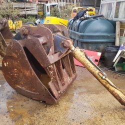 Clam-Shell Bucket
