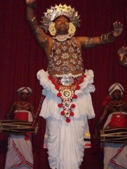 Sri Lanka - kendi - kandy - grad - centar - suma - botanicka basta - ljudi - stanovnistvo - budin zub - hram -