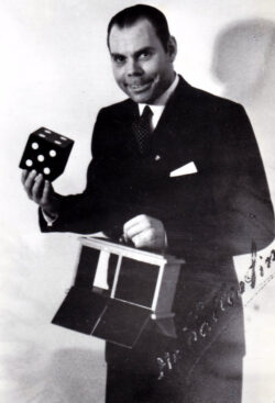 Mr Valentin (Carl Jönsson)