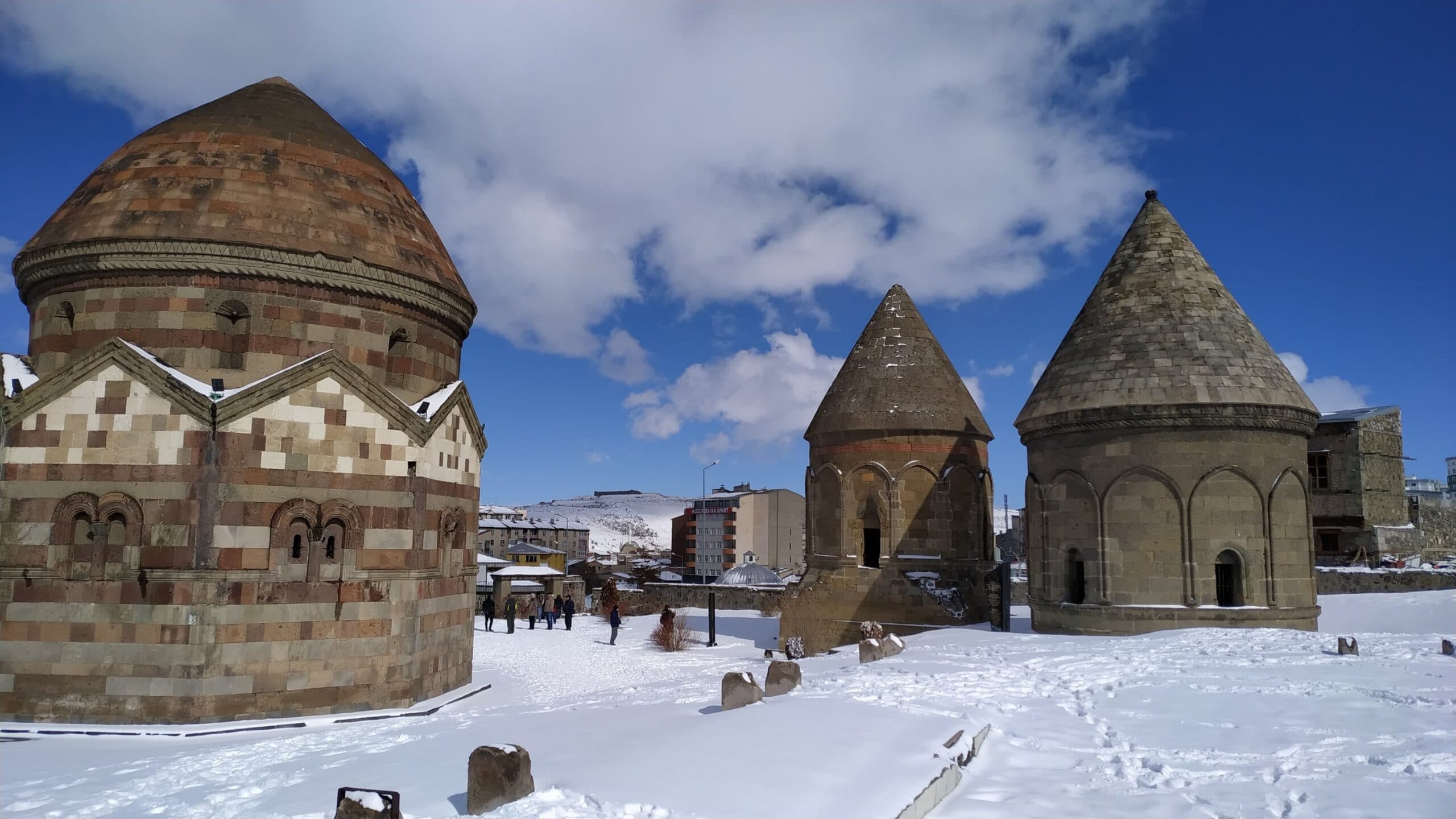 Erzurum Gezilecek Yerler üç kümbetler
