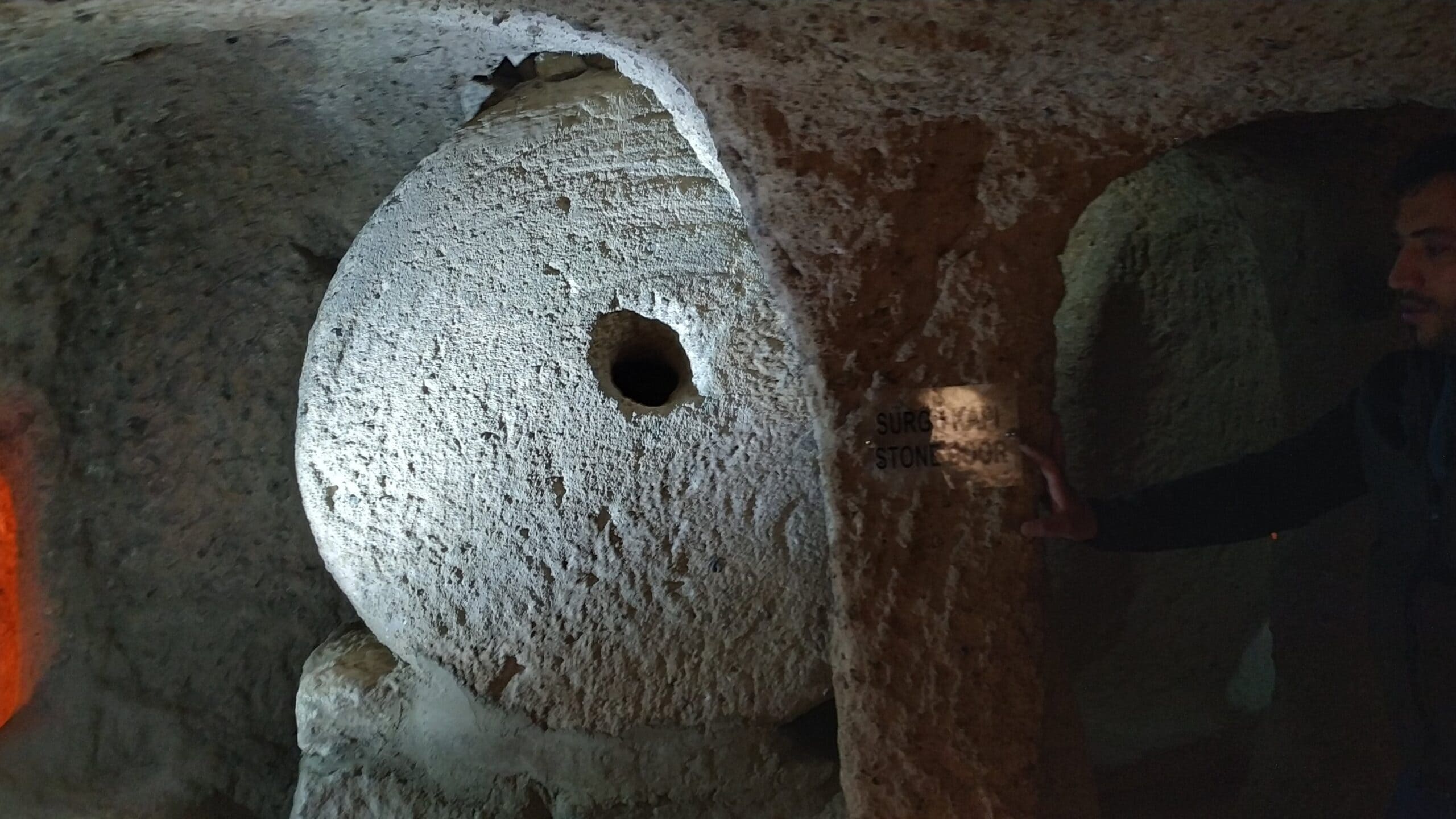 kaymaklı yeraltı şehri taş sürgü