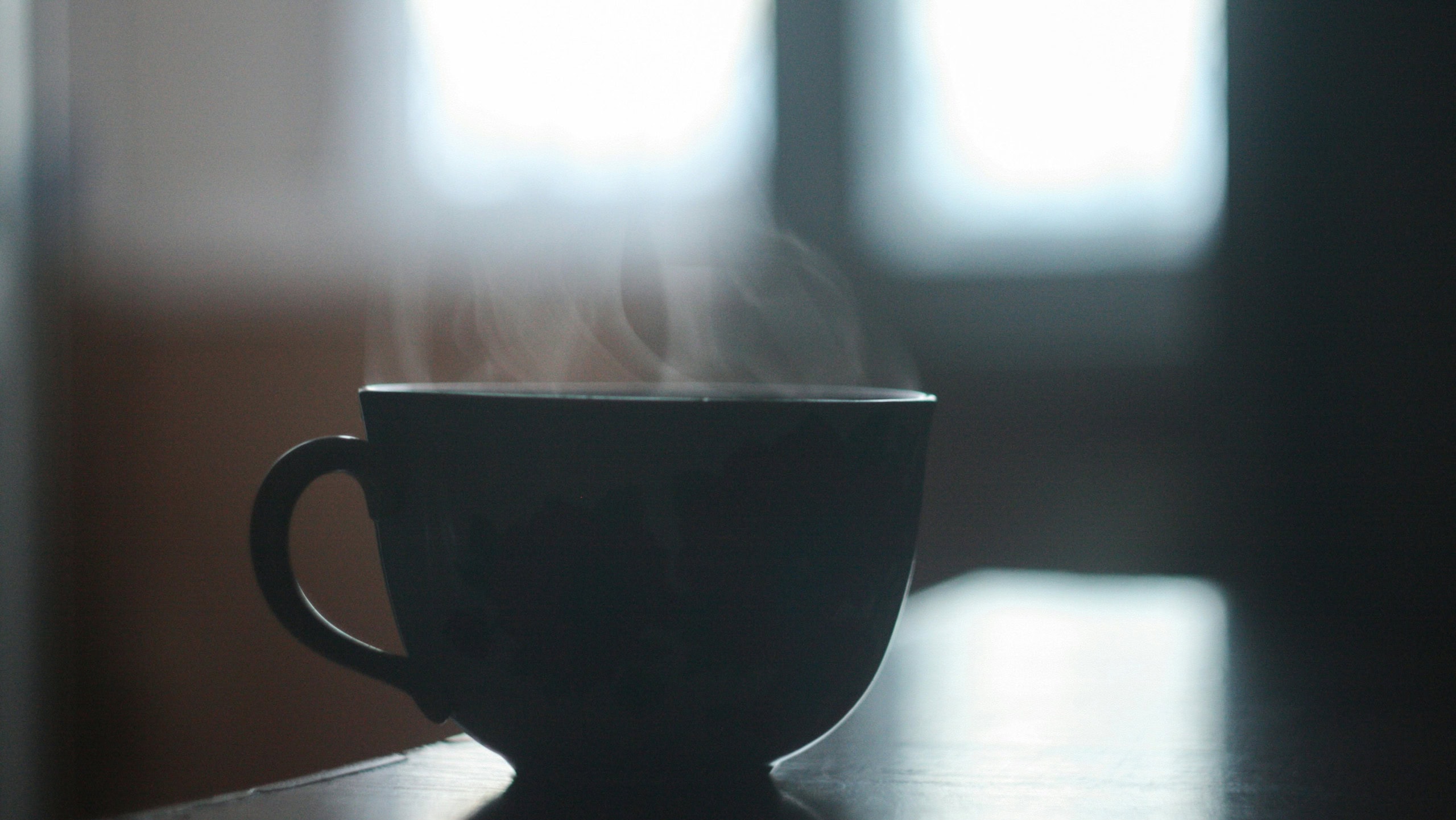 Hot mug with steam
