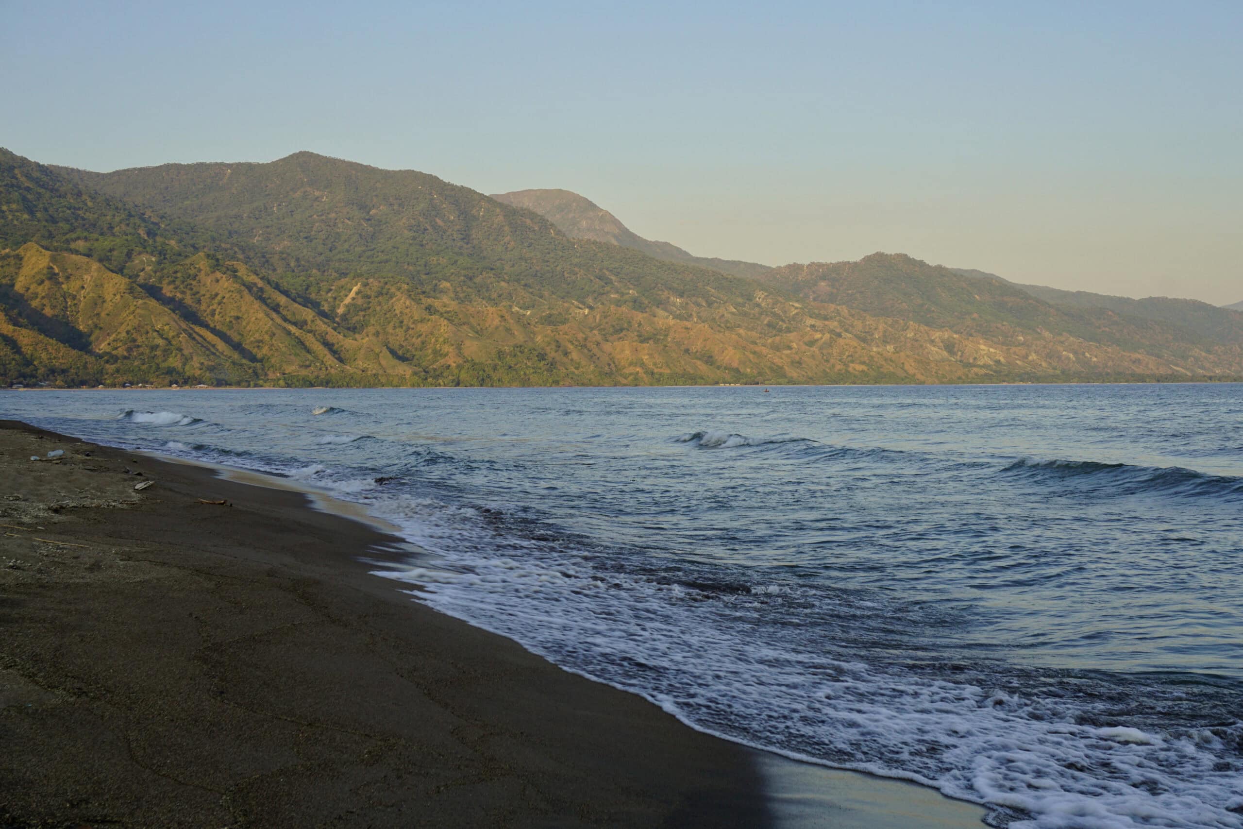 Lake Nyasa and the Livingstone Mountains, Tanzania - Experiencing the Globe
