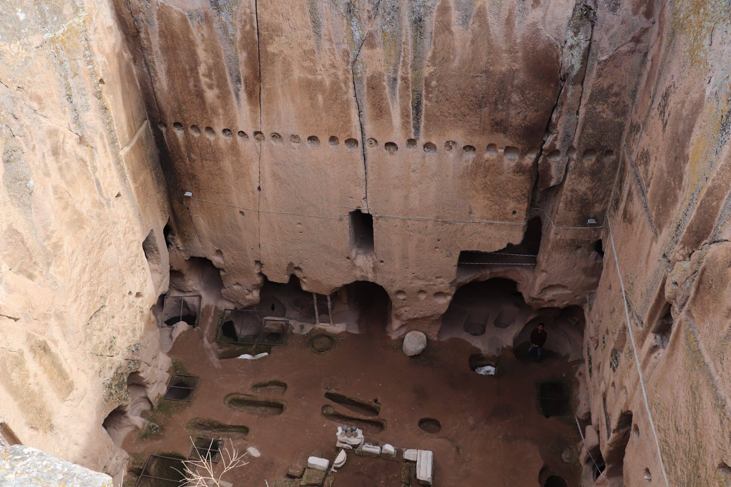 Niğde Gezilecek Yerler gümüşler manastırı