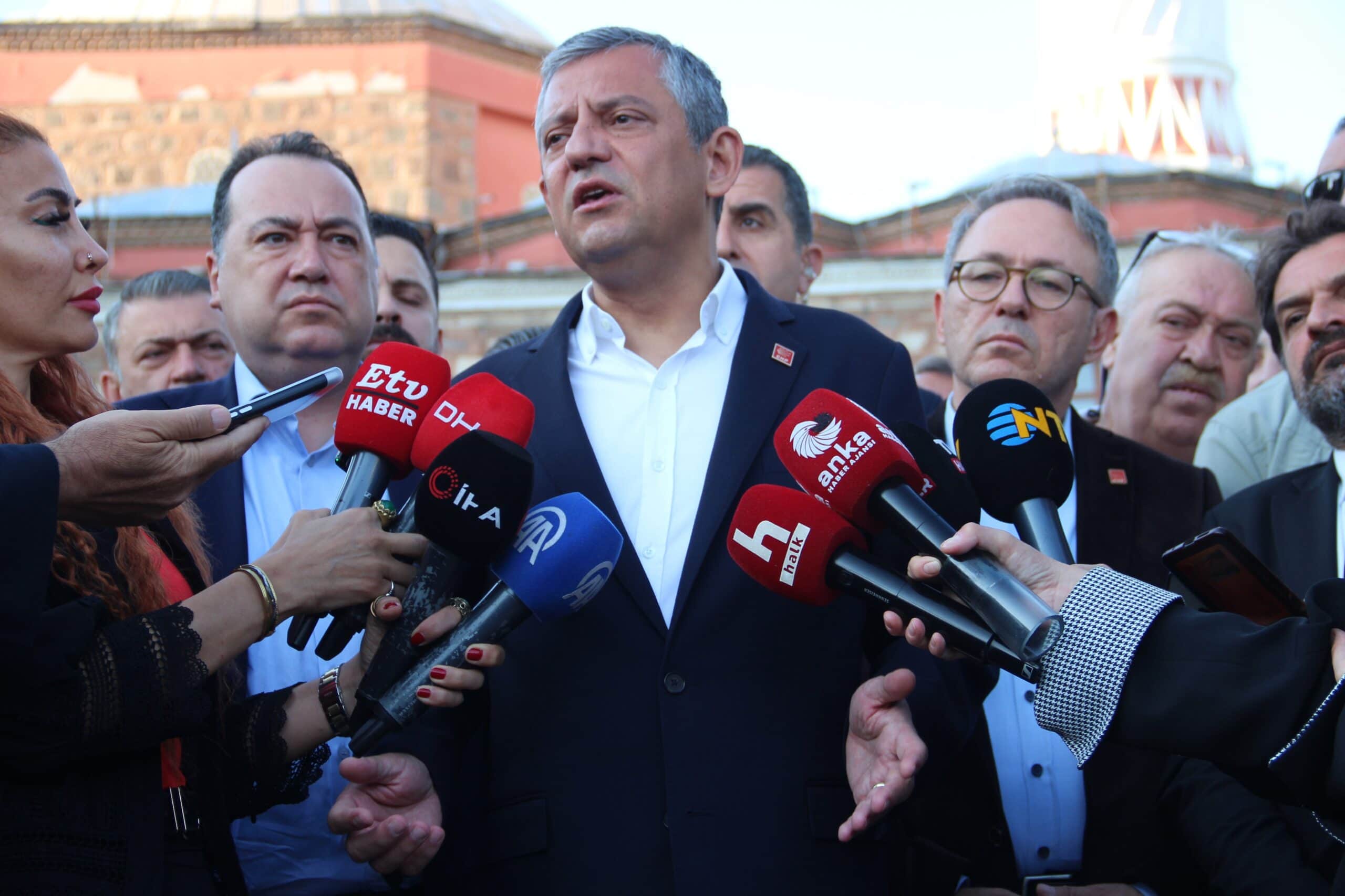 Özgür Özel: ‘Baş veririm partiyi kimseye teslim etmem’