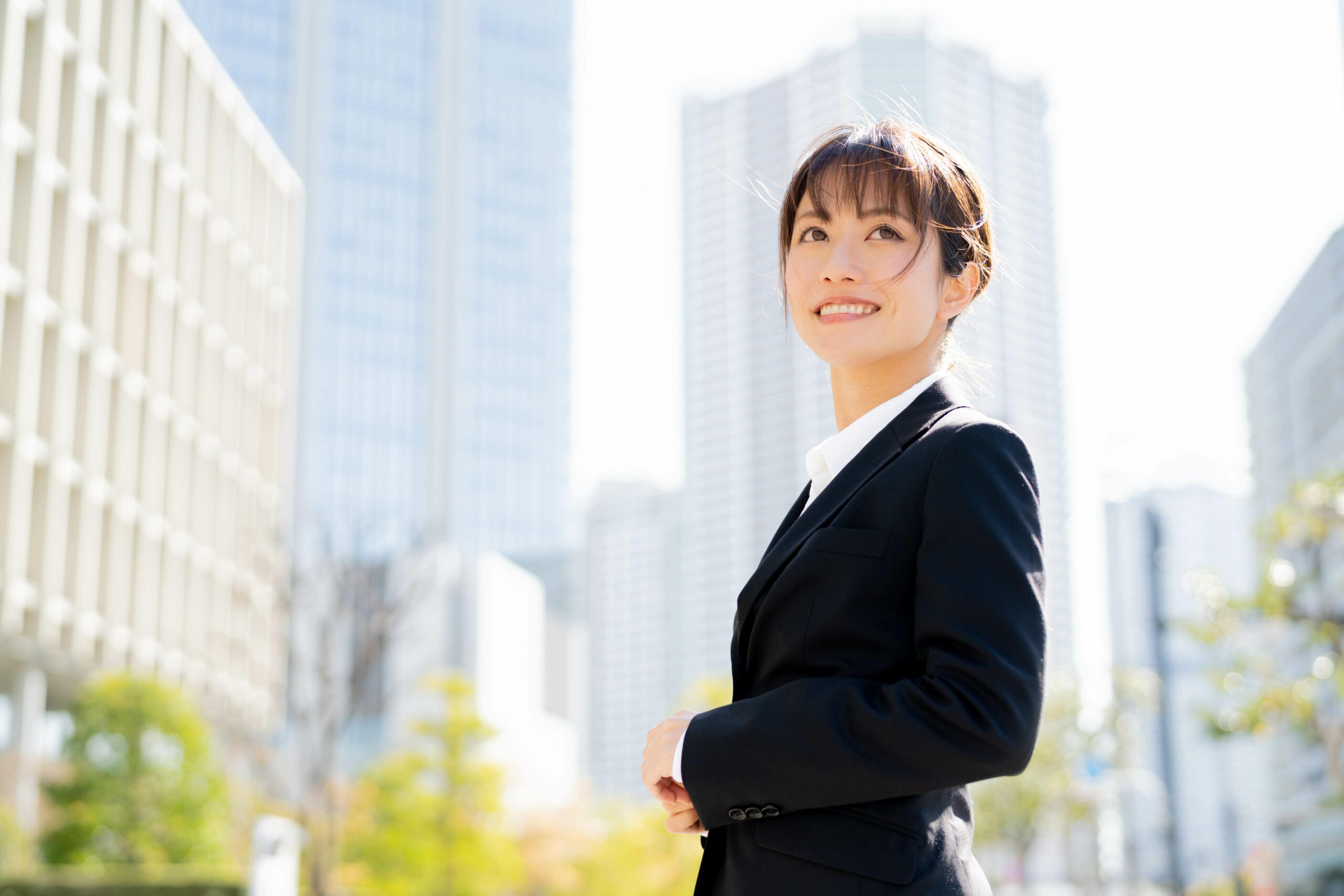 クールビズではなく通常のスーツで就活に臨む場合の暑さ対策