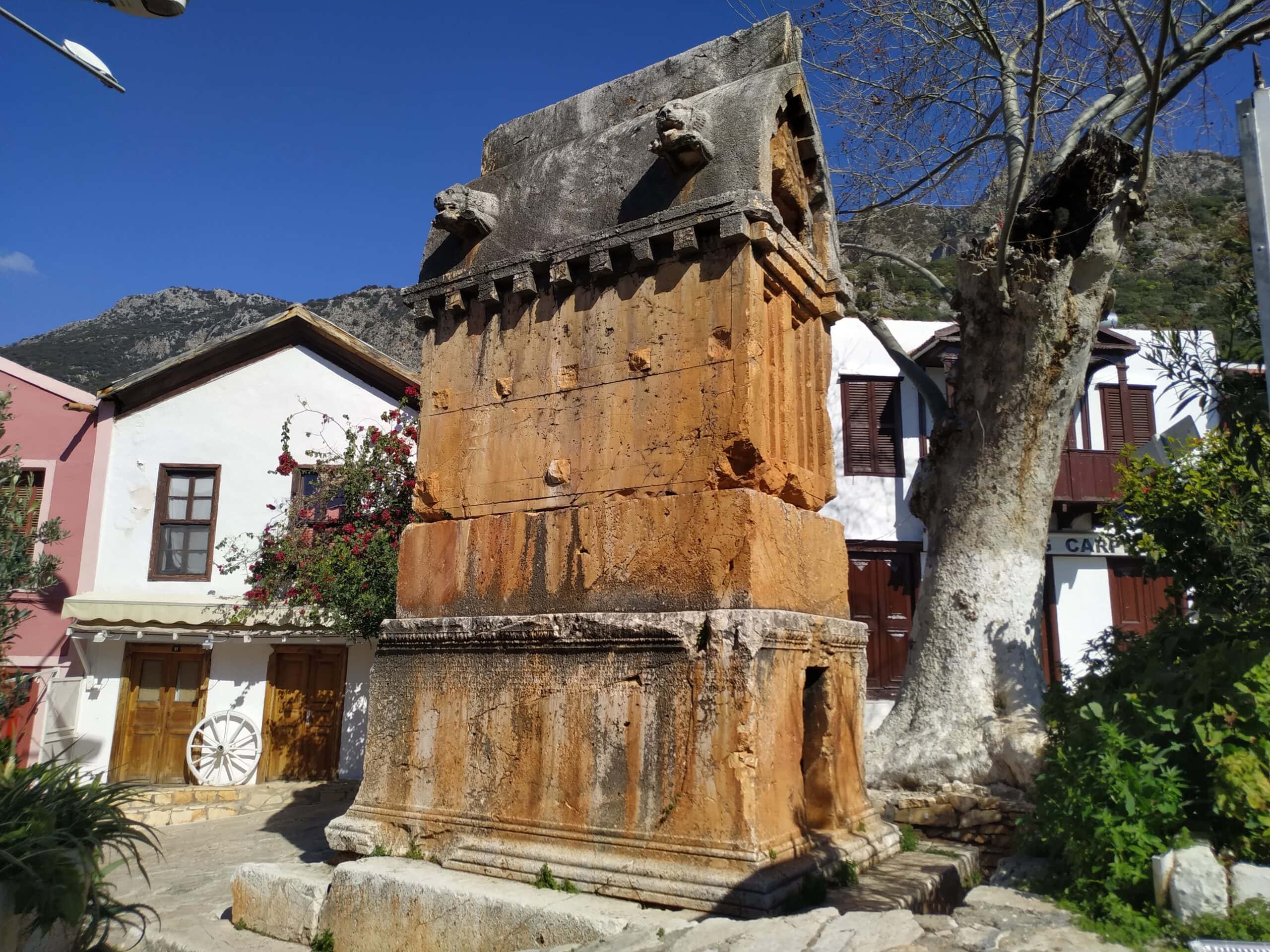 aslanlı lahit