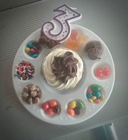 had the DIY cupcakes she wanted to do with different toppings in a paint pallet (we had other art stuff to do but the wind and rain was out so we didnt.