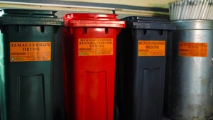 Место для накопления отходов с контейнерами производственных отходов