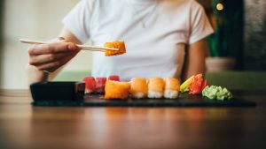 Bacchette per il sushi: origini e utilizzi - Roku sushi