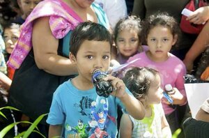 Children in El Salvador drink soft drinks more than water, which is often more expensive and not properly treated.