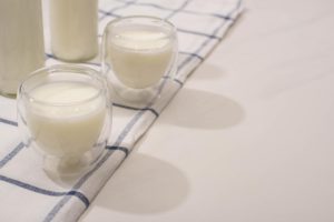 Glasses with yoghurt