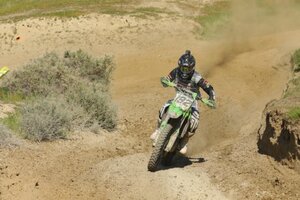 jp alvarez riding his kx250 at the 2020 taft worcs race