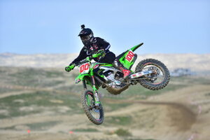 Zach Bell riding his KX450 at the 2020 taft ngpc