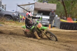 zach bell riding his kx450 at the 2020 glen helen ngpc