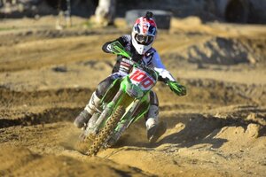 zach bell riding his kx450 at the 2020 glen helen ngpc