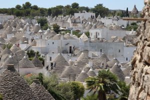 trulli bianchi alberobello traveltherapists