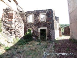 Ruine in Celles am Lac du Salagou