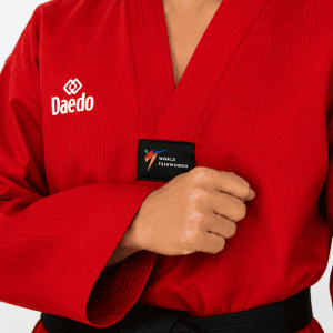 Dobok Tipo Profesional en color rojo WT