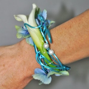 Floraler Armreif mit Calla