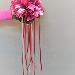 Brautstrau&szlig; aus Alpenveilchen, Lavendel und Perlen