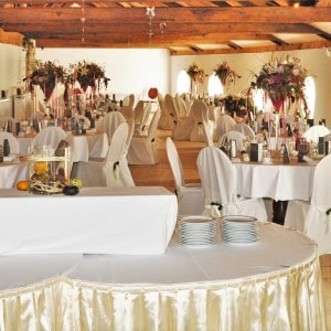 Blumige Tischdekoration der besonderen Art