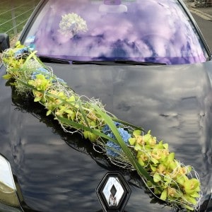 Girlande mit Aludraht, Orchideen und Hortensien