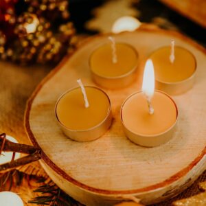 Świeca tealight z wosku pszczelego, pali się bez dymu – Miody z Wąchocka